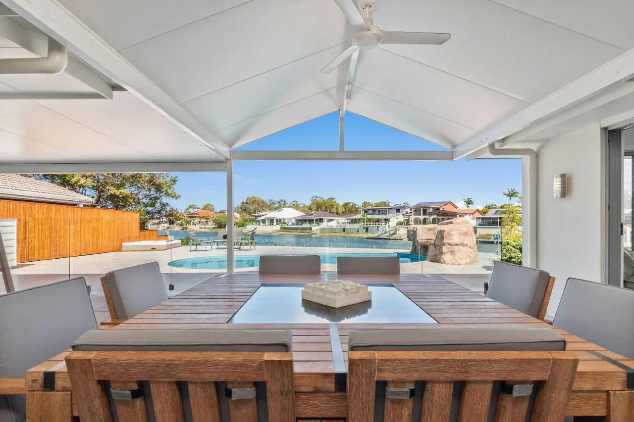 Holiday home 4 Bedroom With Large Water Frontage And Pool, Reverse Air Conditioning Maroochydore Australia