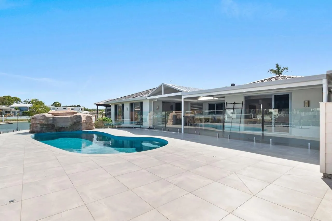 4 Bedroom With Large Water Frontage And Pool, Reverse Air Conditioning Maroochydore 0*,  Australia